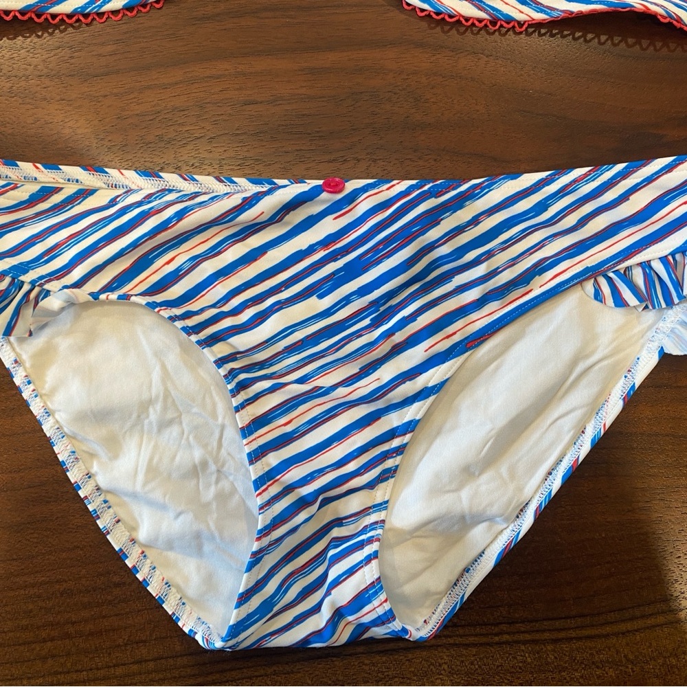 Bikini - Picture 3 of 6